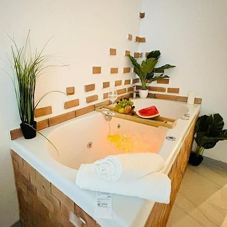 Studio Love Jacuzzi Marsilya Dış mekan fotoğraf