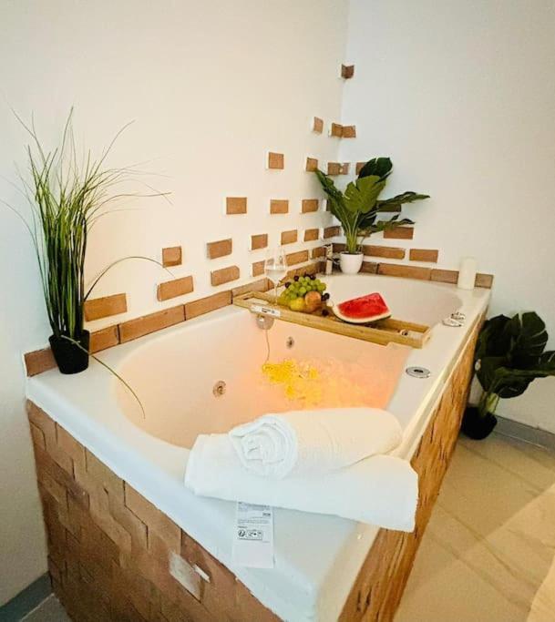 Studio Love Jacuzzi Marsilya Dış mekan fotoğraf